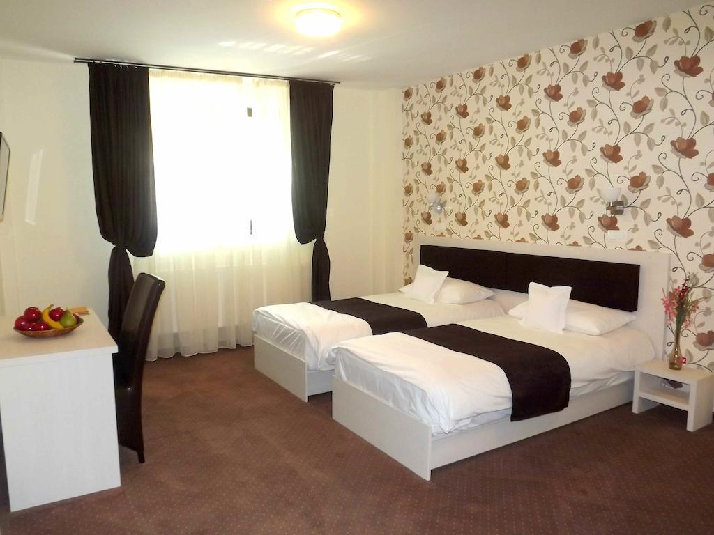 West Plaza Residence Bucarest Habitación foto